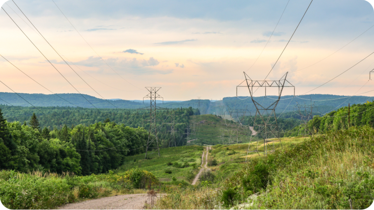 ligne électrique dans la montagne 