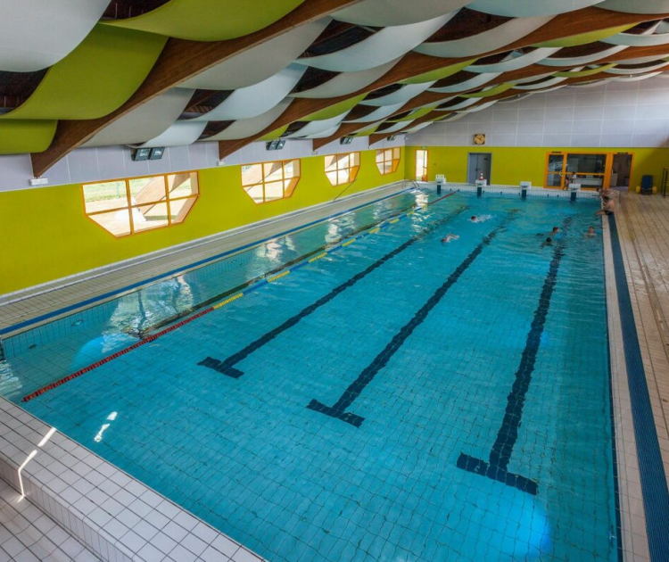 Piscine intérieure 